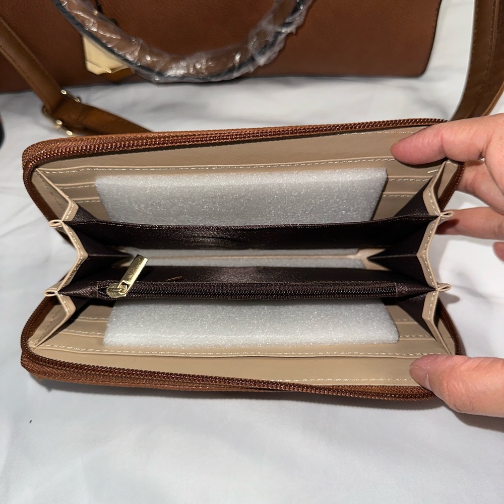 Elegant Brown Leather Satchel with Gold Accents Set with crossbody and wallet - Picture 2 of 3